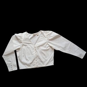 Levi's white cropped button down shirt Size Large 100% cotton. Made in Sri Lanka